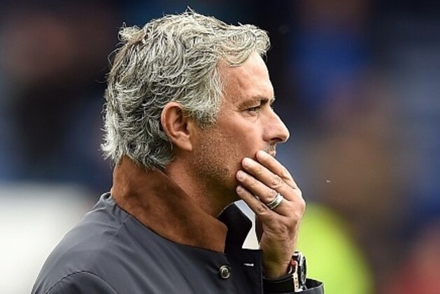 Chelsea's Portuguese manager Jose Mourinho watches his players as they warm up ahead of the English Premier League football match between Everton and Chelsea at Goodison Park in Liverpool on September 12, 2015. Everton won the match 3-1. AFP PHOTO / PAUL ELLISRESTRICTED TO EDITORIAL USE. No use with unauthorized audio, video, data, fixture lists, club/league logos or 'live' services. Online in-match use limited to 75 images, no video emulation. No use in betting, games or single club/league/player publications. (Photo credit should read PAUL ELLIS/AFP/Getty Images) Chelsea's Portuguese manager Jose Mourinho watches his players as they warm up ahead of the English Premier League football match between Everton and Chelsea at Goodison Park in Liverpool on September 12, 2015. Everton won the match 3-1. AFP PHOTO / PAUL ELLISRESTRICTED TO EDITORIAL USE. No use with unauthorized audio, video, data, fixture lists, club/league logos or 'live' services. Online in-match use limited to 75 images, no video emulation. No use in betting, games or single club/league/player publications. (Photo credit should read PAUL ELLIS/AFP/Getty Images)
