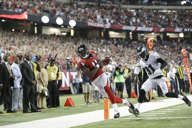 Atlanta Falcons wide receiver Julio Jones (11) makes a touchdown catch against Philadelphia Eagles defensive back Byron Maxwell (31) during the first half of an NFL football game, Monday, Sept. 14, 2015, in Atlanta. (AP Photo/Brynn Anderson)