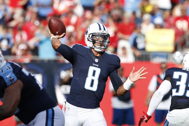 TAMPA, FL - SEPTEMBER 13: Marcus Mariota #8 of the Tennessee Titans passes to Delanie Walker for a one-yard touchdown against the Tampa Bay Buccaneers in the second quarter at Raymond James Stadium on September 13, 2015 in Tampa, Florida. (Photo by Joe Robbins/Getty Images)