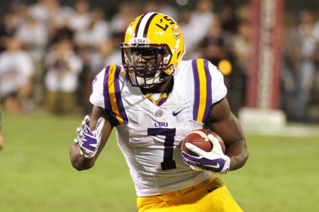 LSU runningback Leonard Fournette (7) looks for running room during the first half of the NCAA college football game against Mississippi State in Starkville, MS on Sat., Sept 12, 2015, LSU won 21-19. (AP Photo/Jim Lytle)