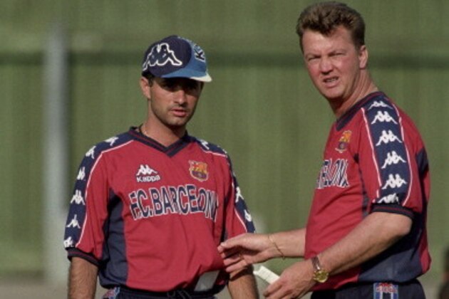 assistant trainer Jose Mourinho (L),Coach Louis van Gaal (R) of Barcelona during the season 1997/1998 in Barcelona, Spain. (Photo by VI Images via Getty Images)
