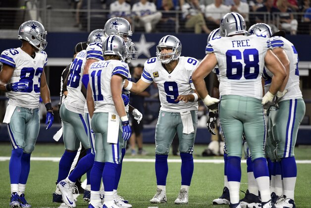 Dallas Cowboys quarterback Tony Romo (9) directs the offense in the huddle as they played an NFL football game against the New York Giants in Arlington, Texas on September 13, 2015. (AP Photo/ Michael Ainsworth)