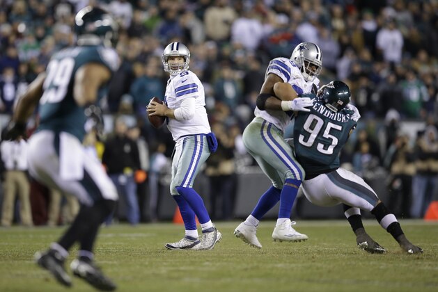 Dallas Cowboys' Tony Romo in action during the second half of an NFL football game against the Philadelphia Eagles, Sunday, Dec. 14, 2014, in Philadelphia. (AP Photo/Matt Rourke)