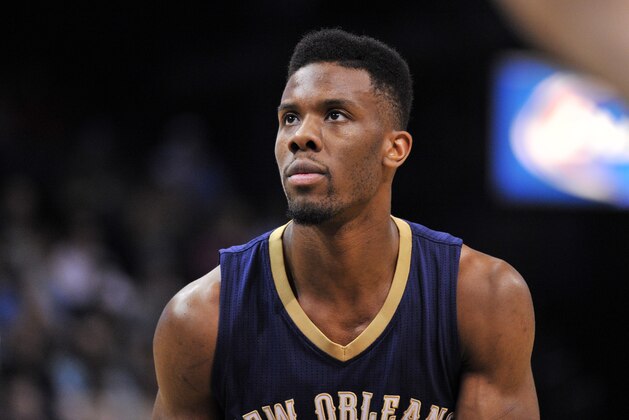 New Orleans Pelicans guard Norris Cole prepares to shoot a free throw in the second half of an NBA basketball game against the Memphis Grizzlies Wednesday, April 8, 2015, in Memphis, Tenn. The Grizzlies won 110-74. (AP Photo/Brandon Dill)