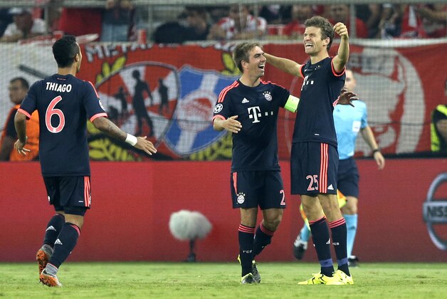 Bayern's Thomas Mueller, right,  celebrates with his teammate Philipp Lahm after scoring the opening goal during the Champions League Group F soccer match between Olympiakos and Bayern Munich at Georgios Karaiskakis stadium in Piraeus port, near Athens, Wednesday, Sept. 16, 2015. (AP Photo/Thanassis Stavrakis)