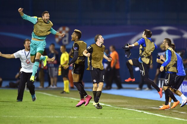 Dinamo Zagreb's players celebrate their victory after the UEFA Champions League Group F football match between GNK Dinamo Zagreb and Arsenal FC at Maksimir Stadium in Zagreb on September 16, 2015.  AFP PHOTO / ANDREJ ISAKOVIC        (Photo credit should read ANDREJ ISAKOVIC/AFP/Getty Images)