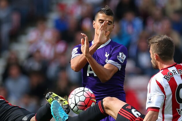 Sunderlands Swedish midfielder Ola Toivonen (L) and Sunderland's Italian striker Fabio Borini (R) vie with Tottenham Hotspur's Argentinian midfielder Erik Lamela (2nd L) during the English Premier League football match between Sunderland and Tottenham Hotspur at the Stadium of Light in Sunderland, north east England on September 13, 2015. AFP PHOTO / IAN MACNICOL

RESTRICTED TO EDITORIAL USE. No use with unauthorized audio, video, data, fixture lists, club/league logos or 'live' services. Online in-match use limited to 75 images, no video emulation. No use in betting, games or single club/league/player publications.        (Photo credit should read Ian MacNicol/AFP/Getty Images)