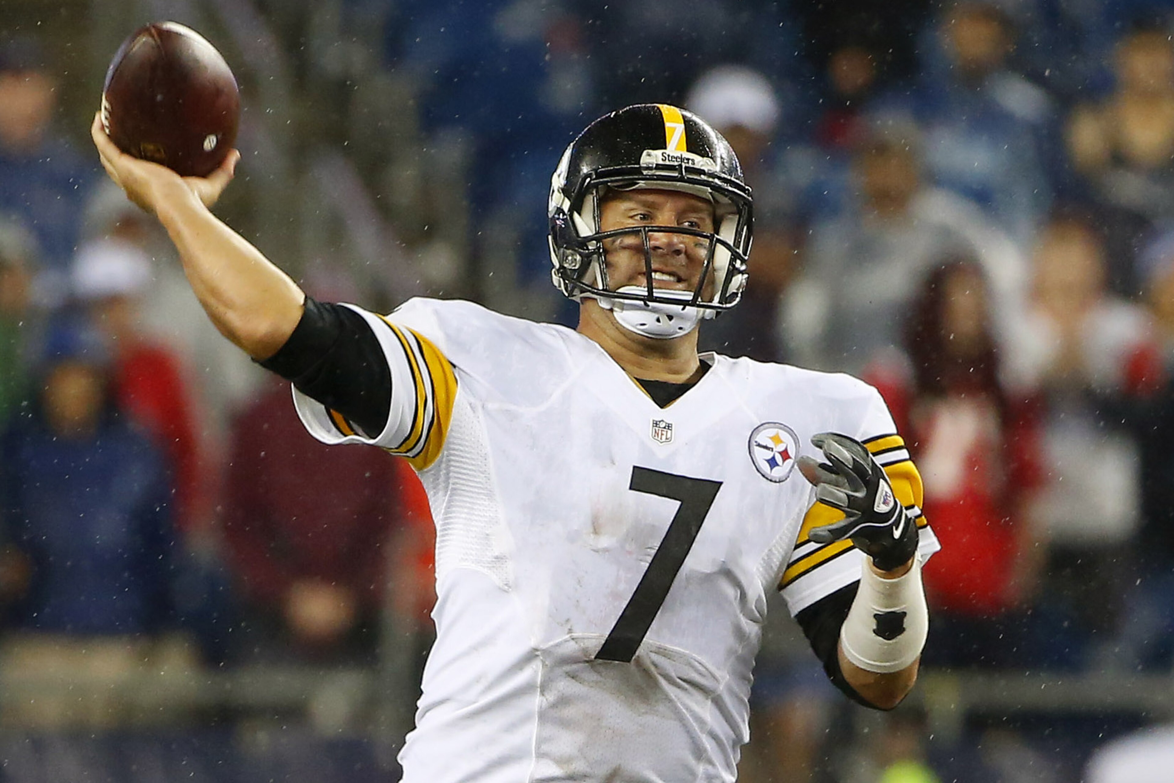 Pittsburgh Steelers quarterback Ben Roethlisberger throws against the New England Patriots in the second half of an NFL football game, Thursday, Sept. 10, 2015, in Foxborough, Mass. (AP Photo/Winslow Townson)