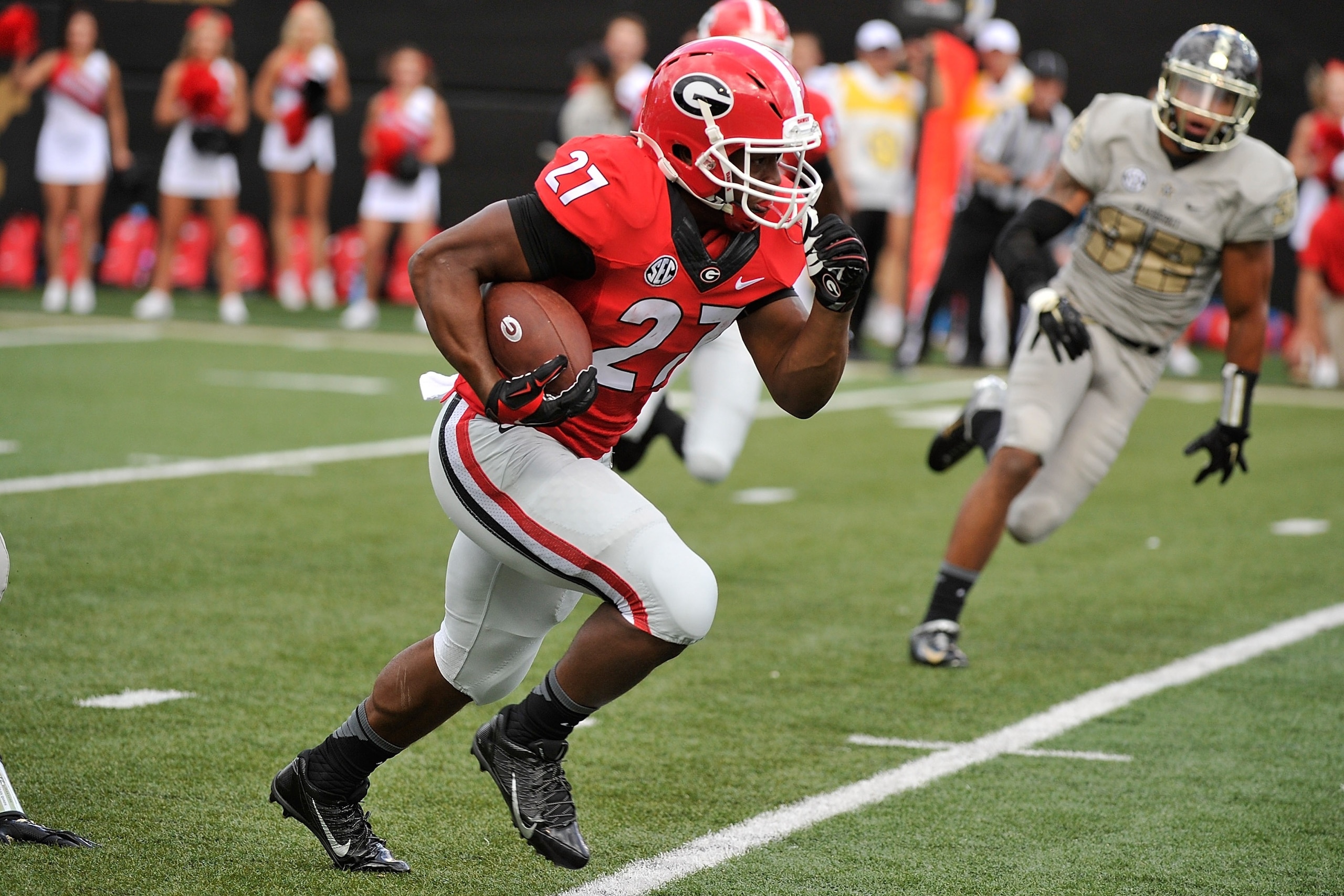 NASHVILLE, TN - SEPTEMBER 12:  Nick Chubb #27 of the Georgia Bulldogs plays against the Vanderbilt Commodores at Vanderbilt Stadium on September 12, 2015 in Nashville, Tennessee.  (Photo by Frederick Breedon/Getty Images)