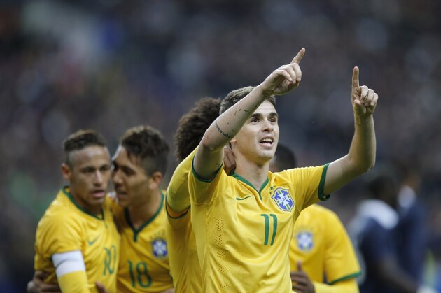 Brazil’s Oscar, right, celebrates with his teammates after scoring his sides first goal during the international friendly soccer match between France and Brazil at the Stade de France, north of Paris, France, Thursday, March 26, 2015. (AP Photo/Francois Mori)