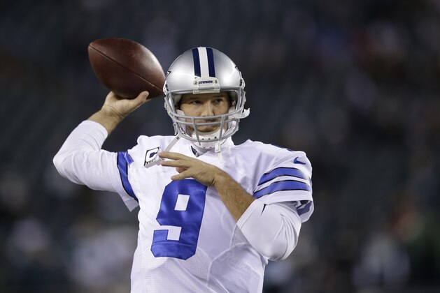 Dallas Cowboys' Tony Romo warms up before an NFL football game against the Philadelphia Eagles, Sunday, Dec. 14, 2014, in Philadelphia. (AP Photo/Matt Rourke)