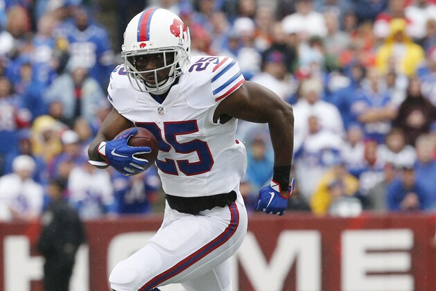Buffalo Bills running back LeSean McCoy (25) runs against the Indianapolis Colts during the first half of an NFL football game on Sunday, Sept. 13, 2015, in Orchard Park, N.Y. (AP Photo/Bill Wippert)