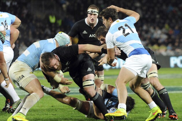New Zealand’s Kieran Read, center, attempts to split an Argentine defense of Juan Manuel Leguizamon, left and Tomas Cubelli in the Investic International Rugby match at McLean Park in Napier, New Zealand, Saturday, Sept. 6, 2014. (AP Photo/SNPA, Ross Setford) NEW ZEALAND OUT