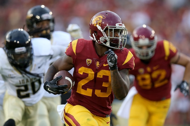 LOS ANGELES, CA - SEPTEMBER 12:  Running back Tre Madden #23 of the USC Trojans carries the ball against the Idaho Vandals at Los Angeles Memorial Coliseum on September 12, 2015 in Los Angeles, California. USC won 59-9.  (Photo by Stephen Dunn/Getty Images)