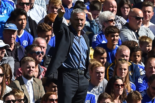 Chelsea's Portuguese manager Jose Mourinho gestures during the English Premier League football match between Chelsea and Arsenal at Stamford Bridge in London on September 19, 2015. AFP PHOTO / BEN STANSALL 

RESTRICTED TO EDITORIAL USE. No use with unauthorized audio, video, data, fixture lists, club/league logos or 'live' services. Online in-match use limited to 75 images, no video emulation. No use in betting, games or single club/league/player publications.        (Photo credit should read BEN STANSALL/AFP/Getty Images)
