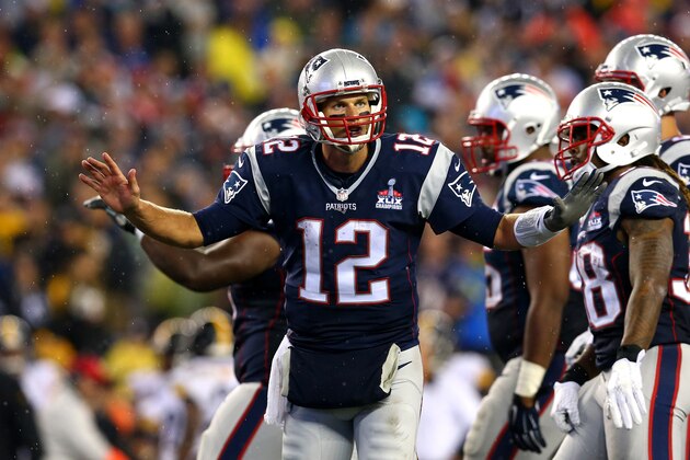 FOXBORO, MA - SEPTEMBER 10:  Tom Brady #12 of the New England Patriots gestures to his team late in the game against the Pittsburgh Steelers at Gillette Stadium on September 10, 2015 in Foxboro, Massachusetts.  (Photo by Maddie Meyer/Getty Images)