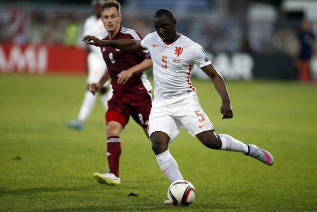 Latvia's Aleksejs Visnakovs, left, and Netherlands' Jetro Willems challenge for the ball during the Euro 2016 group A qualifying soccer match between Latvia and the Netherlands at Skonto stadium in Riga, Latvia, Friday, June 12, 2015. (AP Photo/Mindaugas Kulbis)