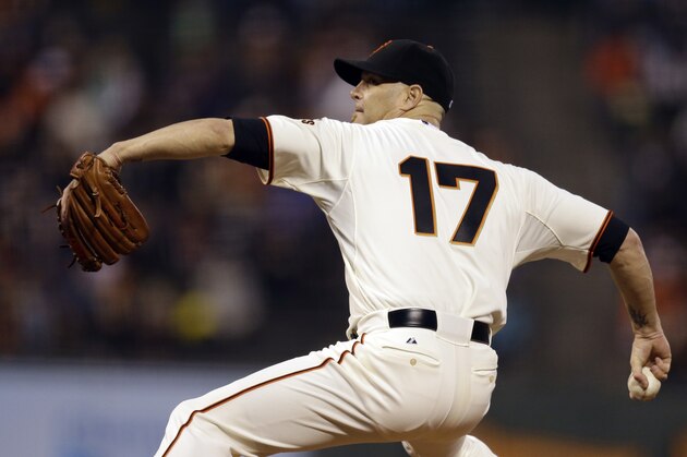 San Francisco Giants pitcher Tim Hudson works against the Cincinnati Reds in the first inning of a baseball game Monday, Sept. 14, 2015, in San Francisco. (AP Photo/Ben Margot)