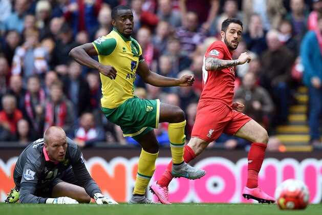 Liverpool's English striker Danny Ings (R) scores his team's first goal past Norwich City's English goalkeeper John Ruddy (L) during the English Premier League football match between Liverpool and Norwich City at the Anfield stadium in Liverpool, north-west England on September 20, 2015. AFP PHOTO / PAUL ELLIS

RESTRICTED TO EDITORIAL USE. No use with unauthorized audio, video, data, fixture lists, club/league logos or 'live' services. Online in-match use limited to 75 images, no video emulation. No use in betting, games or single club/league/player publications.        (Photo credit should read PAUL ELLIS/AFP/Getty Images)