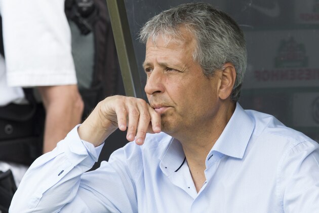 Moenchengladbach head coach Lucien Favre is seen prior the German Bundesliga soccer match between Werder Bremen and Borussia Moenchengladbach in Bremen, Germany, Sunday, Aug. 30, 2015. Bremen won 2-1.(AP Photo/Joerg Sarbach)