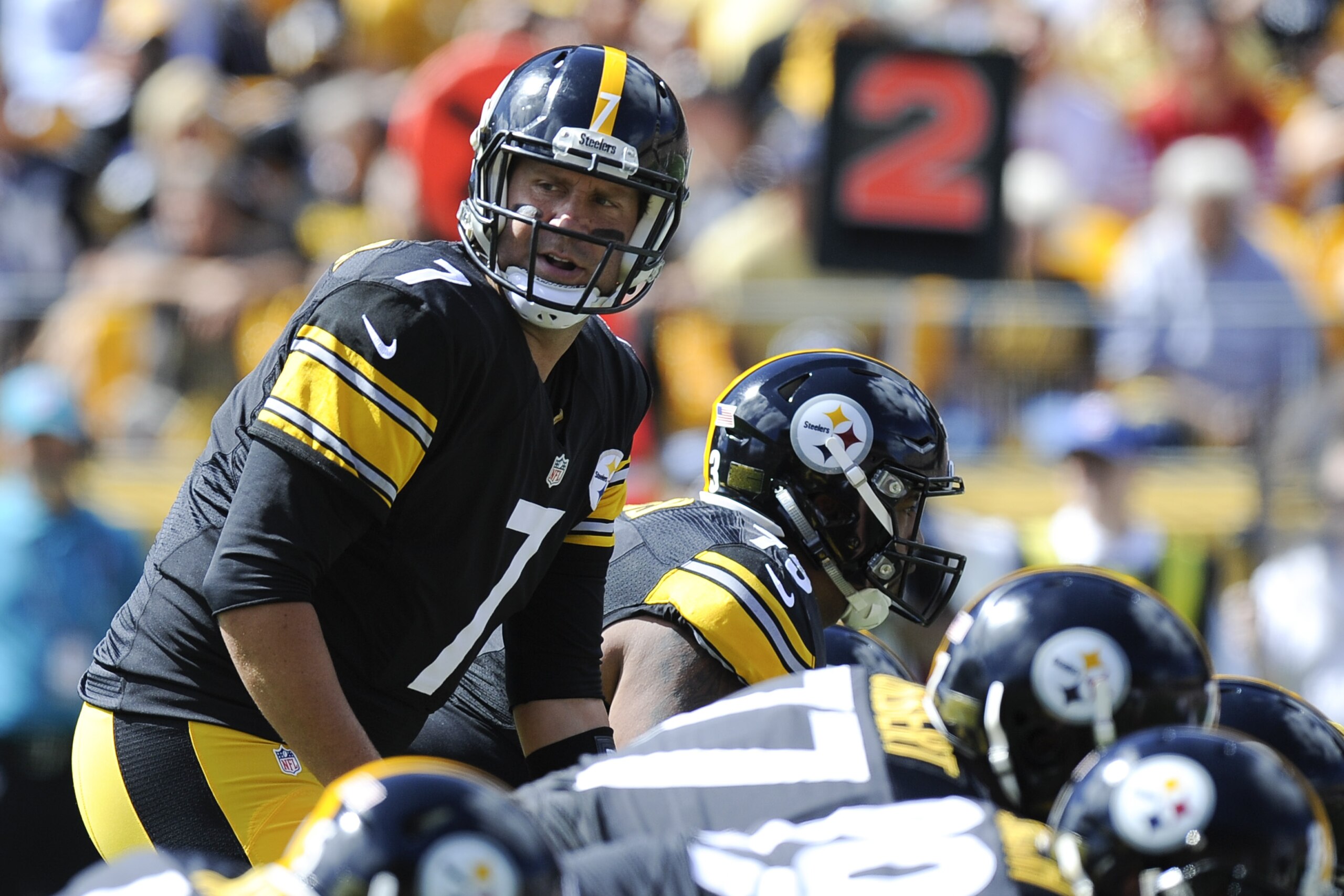 Pittsburgh Steelers quarterback Ben Roethlisberger (7) looks to take the snap in the first quarter of an NFL football game against the San Francisco 49ers, Sunday, Sept. 20, 2015 in Pittsburgh. (AP Photo/Keith Srakocic)