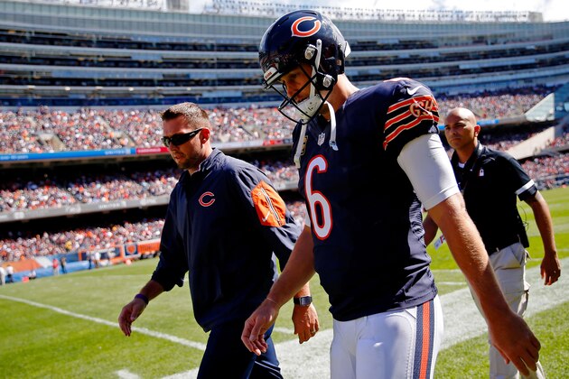 CHICAGO, IL - SEPTEMBER 20: Jay Cutler #6 of the Chicago Bears walks off the field with an injury after giving up an interception for a touchdown against the Arizona Cardinals during the second quarter at Soldier Field on September 20, 2015 in Chicago, Illinois. (Photo by Jon Durr/Getty Images) CHICAGO, IL - SEPTEMBER 20: Jay Cutler #6 of the Chicago Bears walks off the field with an injury after giving up an interception for a touchdown against the Arizona Cardinals during the second quarter at Soldier Field on September 20, 2015 in Chicago, Illinois. (Photo by Jon Durr/Getty Images)