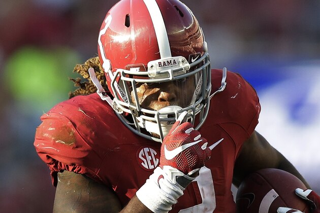 Alabama running back Derrick Henry (2) runs the ball in for a touchdown during the second half of an NCAA college football game against Middle Tennessee, Saturday, Sept. 12, 2015, in Tuscaloosa, Ala. Alabama won 37-10. (AP Photo/Brynn Anderson)