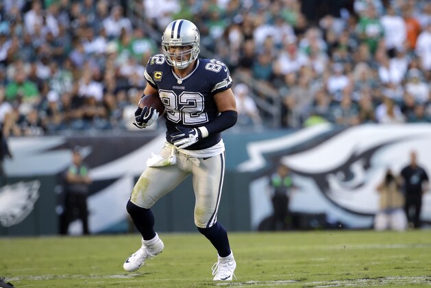 Dallas Cowboys' Jason Witten in action during the first half of an NFL football game against the Philadelphia Eagles, Sunday, Sept. 20, 2015, in Philadelphia. (AP Photo/Matt Rourke)