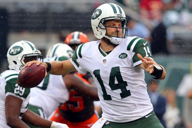 New York Jets quarterback Ryan Fitzpatrick #14 drops back to pass against the Cleveland Browns during an NFL game at MetLife Stadium in East Rutherford, N.J. on Sunday, Sept. 13, 2015. (AP Photo/Brad Penner)
