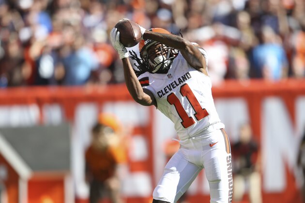 Cleveland Browns wide receiver Travis Benjamin catches a 50-yard touchdown pass from quarterback Johnny Manziel in the second half of an NFL football game Sunday, Sept. 20, 2015, in Cleveland. (AP Photo/Ron Schwane)