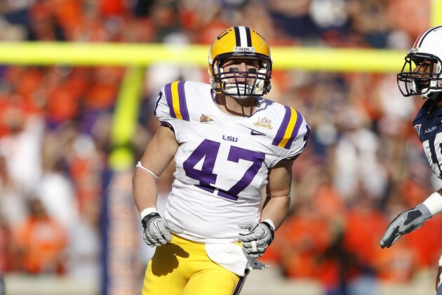 AUBURN, AL - OCTOBER 23: Tyler Edwards #47 of the LSU Tigers runs downfield on kick coverage against the Auburn Tigers at Jordan-Hare Stadium on October 23, 2010 in Auburn, Alabama. Auburn defeated LSU 24-17. (Photo by Joe Robbins/Getty Images)