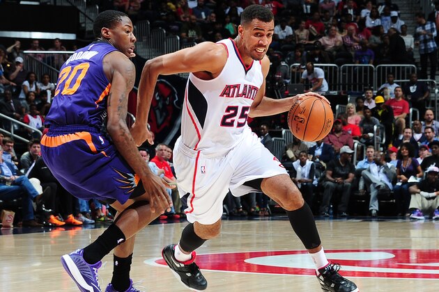 ATLANTA, GA - APRIL 7:  Thabo Sefolosha #25 of the Atlanta Hawks drives to the basket against Archie Goodwin #20 of the Phoenix Suns on April 7, 2015 at Philips Arena in Atlanta, Georgia.  NOTE TO USER: User expressly acknowledges and agrees that, by downloading and/or using this Photograph, user is consenting to the terms and conditions of the Getty Images License Agreement. Mandatory Copyright Notice: Copyright 2015 NBAE (Photo by Scott Cunningham/NBAE via Getty Images)