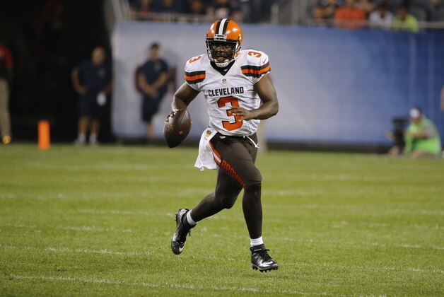 Cleveland Browns quarterback Thad Lewis (3) runs against Chicago Bears defense during the first half of an NFL preseason football game, Thursday, Sept. 3, 2015, in Chicago. (AP Photo/Charles Rex Arbogast)