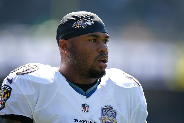 OAKLAND, CA - SEPTEMBER 20:  Steve Smith #89 of the Baltimore Ravens looks downfield during pregame against the Oakland Raiders at Oakland-Alameda County Coliseum on September 20, 2015 in Oakland, California.  (Photo by Ezra Shaw/Getty Images)
