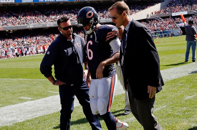 CHICAGO, IL - SEPTEMBER 20:  Jay Cutler #6 of the Chicago Bears walks off the field with an injury after giving up an interception for a touchdown against the Arizona Cardinals during the second quarter at Soldier Field on September 20, 2015 in Chicago, Illinois.  (Photo by Jon Durr/Getty Images)