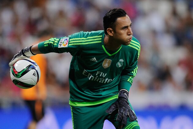 MADRID, SPAIN - AUGUST 18:  Keylor Navas of Real Madrid in action during the Santiago Bernabeu Trophy match between Real Madrid and Galatasaray at Estadio Santiago Bernabeu on August 18, 2015 in Madrid, Spain.  (Photo by Denis Doyle/Getty Images)