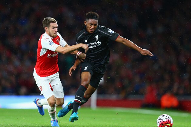 LONDON, ENGLAND - AUGUST 24:  Joe Gomez of Liverpool is challenged by Aaron Ramsey of Arsenal during the Barclays Premier League match between Arsenal and Liverpool at Emirates Stadium on August 24, 2015 in London, England.  (Photo by Clive Mason/Getty Images)