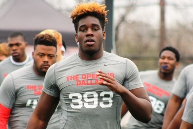 2016 4-Star DE Isaiah Chambers is scheduled to make his commitment on Friday.
