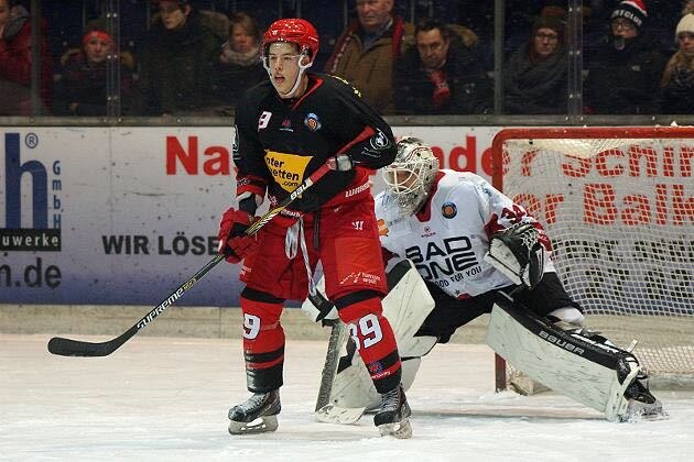 Scott Stafford screens an opposing goaltender