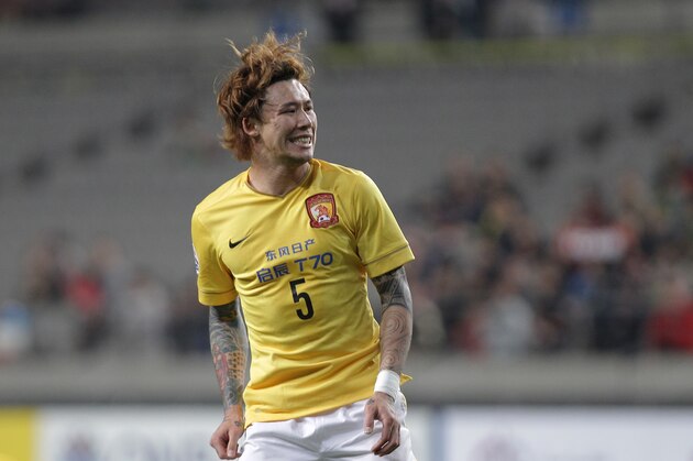 SEOUL, SOUTH KOREA - APRIL 21:  Zhang Linpeng of Guangzhou Evergrande reacts during the AFC Champions League Group H match between FC Seoul and Guangzhou Evergrande at Seoul World Cup Stadium on April 21, 2015 in Seoul, South Korea.  (Photo by Chung Sung-Jun/Getty Images)