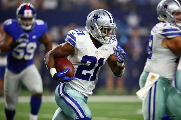 ARLINGTON, TX - SEPTEMBER 13:   Joseph Randle #21 of the Dallas Cowboys runs the ball against the New York Giants in the second quarter at AT&T Stadium on September 13, 2015 in Arlington, Texas.  (Photo by Ronald Martinez/Getty Images)