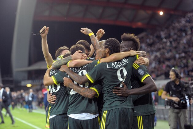 UDINE, ITALY - SEPTEMBER 22:  Milan players celebrates victory after the Serie A match between Udinese Calcio and AC Milan at Stadio Friuli on September 22, 2015 in Udine, Italy.  (Photo by Dino Panato/Getty Images)