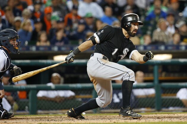 Chicago White Sox's Adam Eaton hits a one-run single against the Detroit Tigers in the ninth inning of a baseball game in Detroit Tuesday, Sept. 22, 2015. (AP Photo/Paul Sancya)