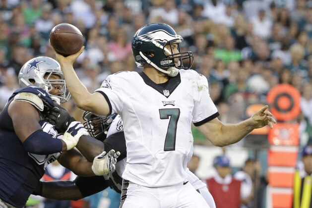 Philadelphia Eagles' Sam Bradford in action during the second half of an NFL football game against the Dallas Cowboys, Sunday, Sept. 20, 2015, in Philadelphia. (AP Photo/Matt Rourke)