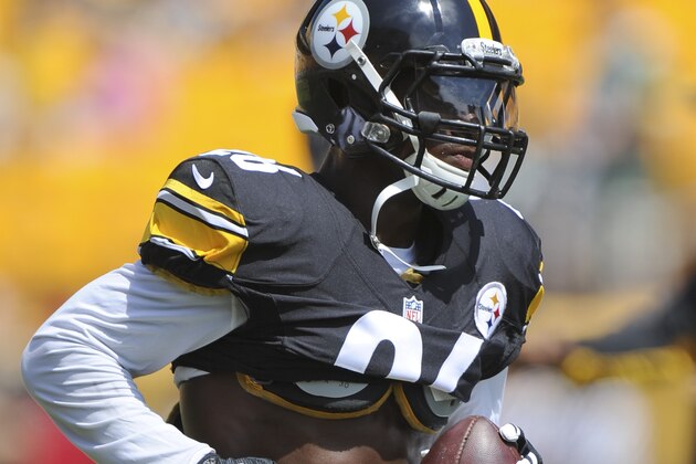 Pittsburgh Steelers running back Le'Veon Bell (26) during the NFL preseason football game between the Pittsburgh Steelers and the Green Bay Packers, Sunday, Aug. 23, 2015 in Pittsburgh. (AP Photo/Don Wright)