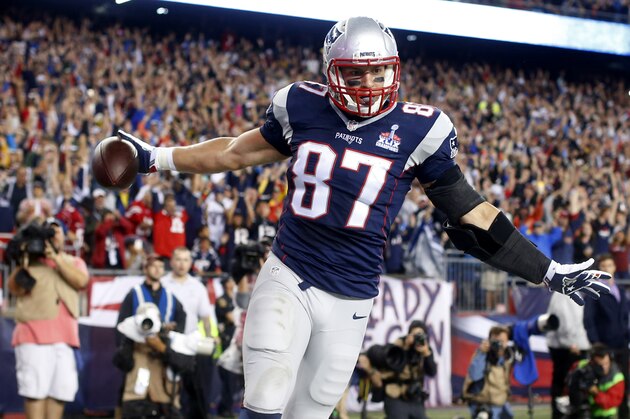New England Patriots tight end Rob Gronkowski celebrates his first touchdown against the Pittsburgh Steelers in the first half of an NFL football game, Thursday, Sept. 10, 2015, in Foxborough, Mass. (AP Photo/Winslow Townson)
