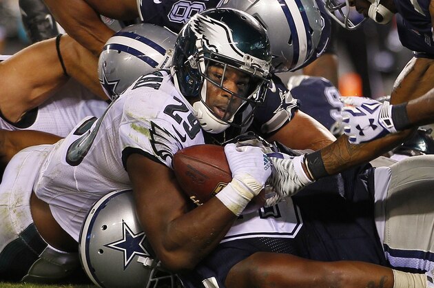 PHILADELPHIA, PA - SEPTEMBER 20: DeMarco Murray #29 of the Philadelphia Eagles is stopped of the goal line against the Dallas Cowboys during the fourth quarter of a football game at Lincoln Financial Field on September 20, 2015 in Philadelphia, Pennsylvania. The Cowboys defatted the Eagles 20-10. (Photo by Rich Schultz /Getty Images)
