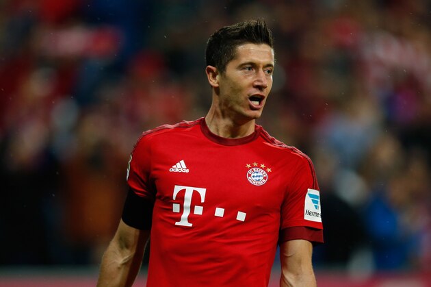 MUNICH, GERMANY - SEPTEMBER 22:  Robert Lewandowski of Bayern Munich celebrates after scoring his second goal during the Bundesliga match between FC Bayern Muenchen and VfL Wolfsburg at Allianz Arena on September 22, 2015 in Munich, Germany.  (Photo by Boris Streubel/Getty Images)