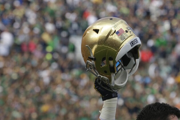 during the first half of an NCAA college football game in South Bend, Ind., Saturday, Sept. 19, 2015. (AP Photo/Michael Conroy)