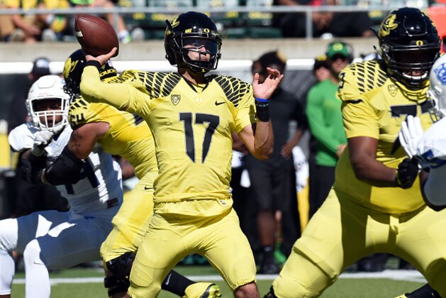 EUGENE, OR - SEPTEMBER 19: Quarterback Jeff Lockie #17 of the Oregon Ducks passes the ball during the second half of the game against the Georgia State Panthers at Autzen Stadium on September 19, 2015 in Eugene, Oregon.  (Photo by Steve Dykes/Getty Images)